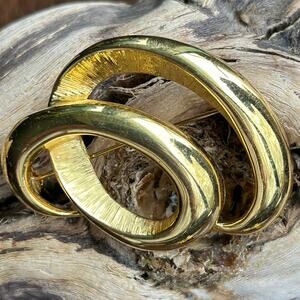 Vintage Mod Gold Tone Shiny & Brushed Ribbon Swirl Signed Tara Brooch Pin